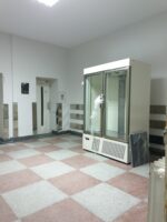 rashladna vitrina za pice sa staklenim vratima
