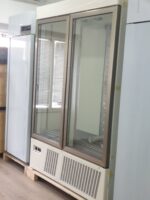 rashladna vitrina za pice sa staklenim vratima