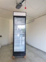 frižider za piće sa staklenim vratima