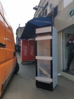 frižider za piće sa staklenim vratima